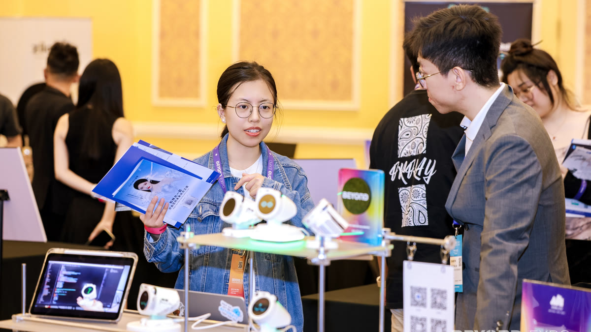 ORULINK 在行业展会与访客交流产品体验