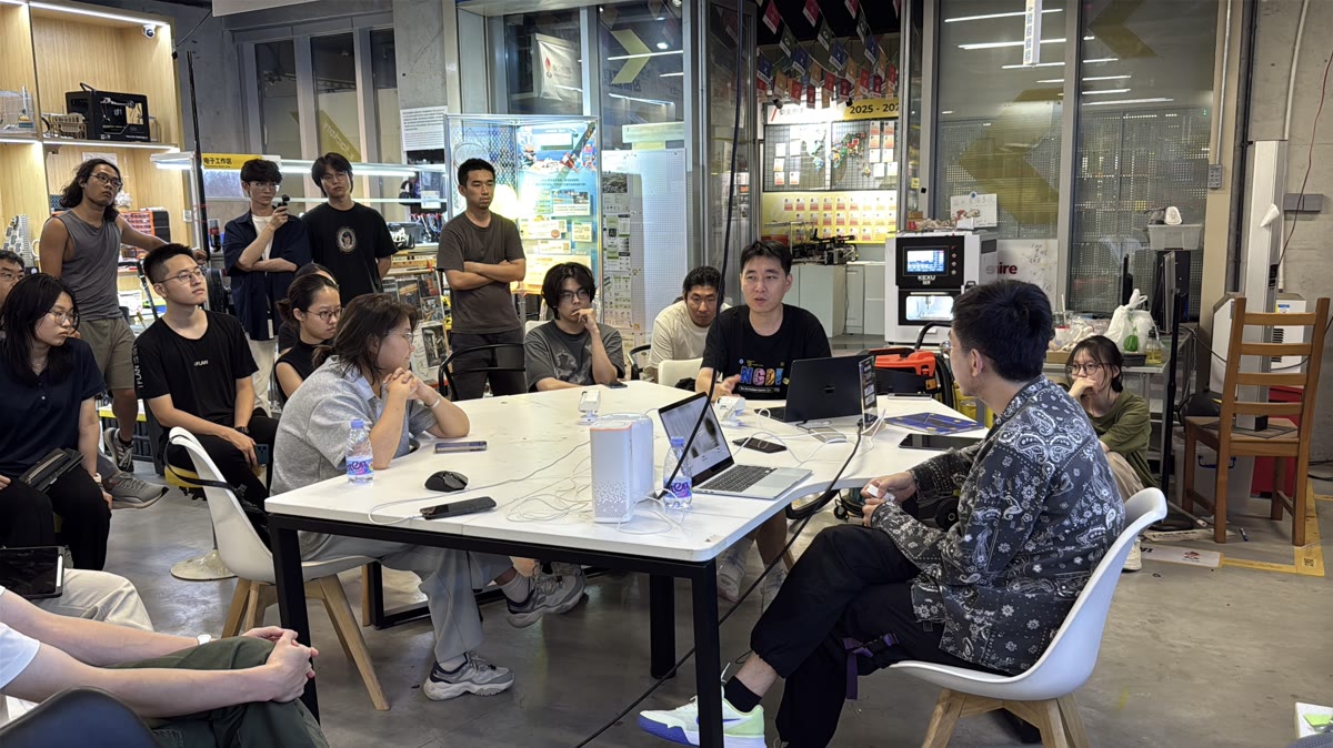 ORULINK 团队在创客空间交流与展示