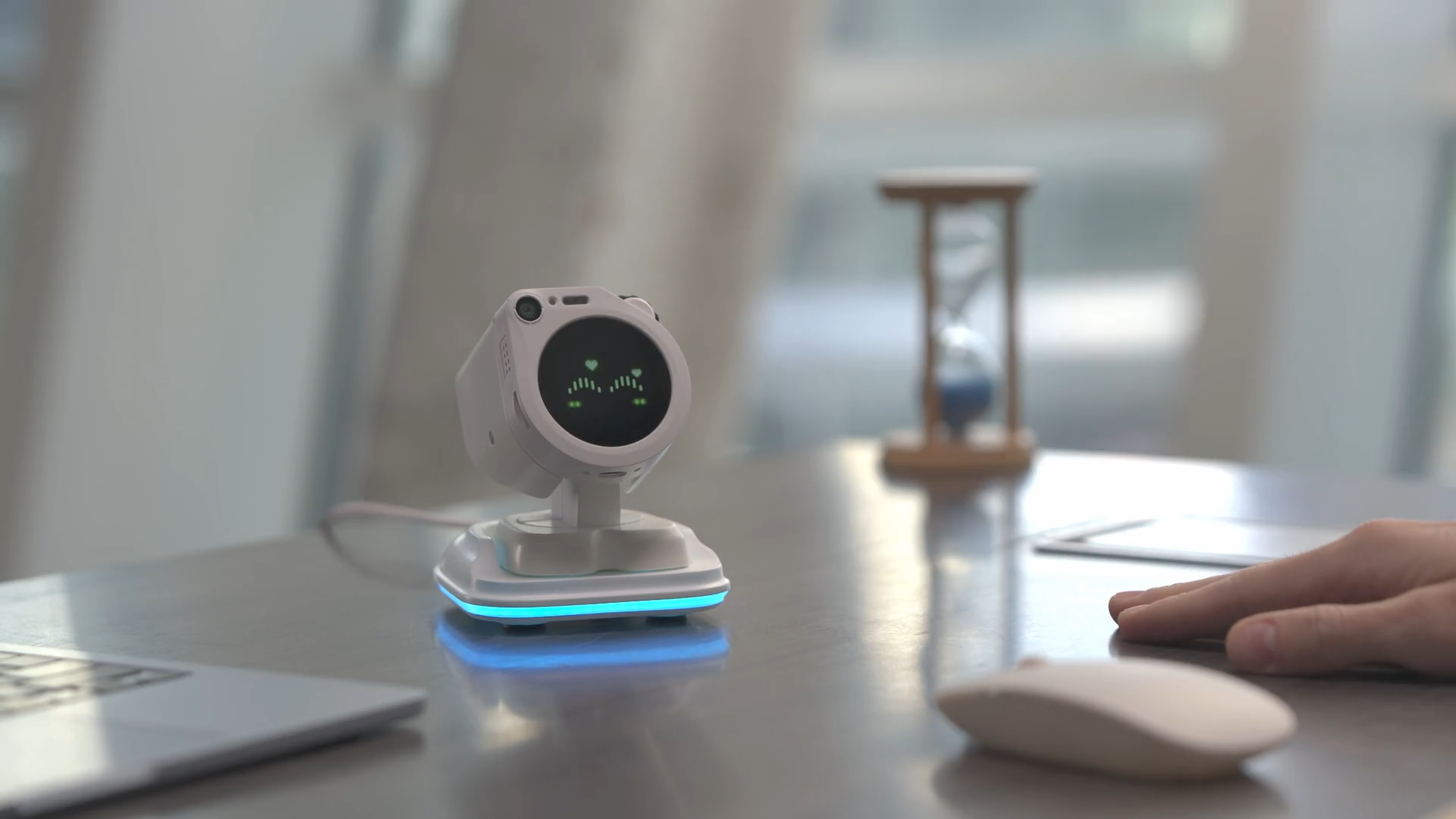 办公桌面上的 WatcheRobot